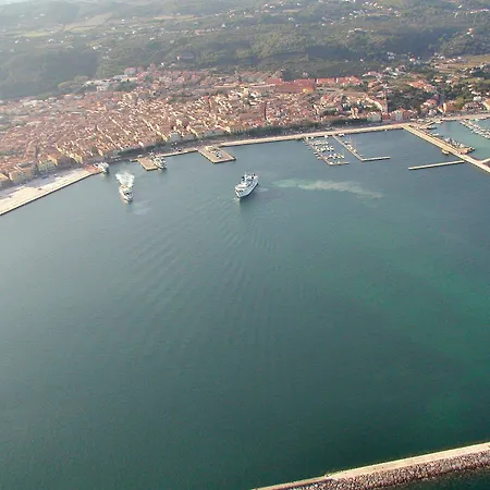 アパートホテル Perda Rubia